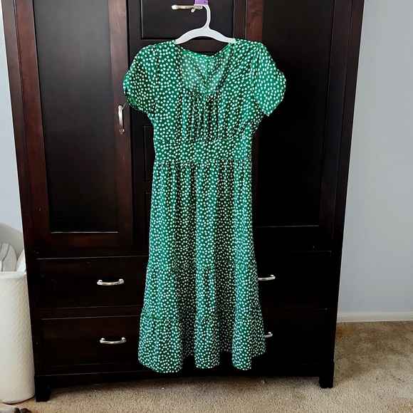 LaikaKud Dresses & Skirts - Green Floral Dot Summer Dress